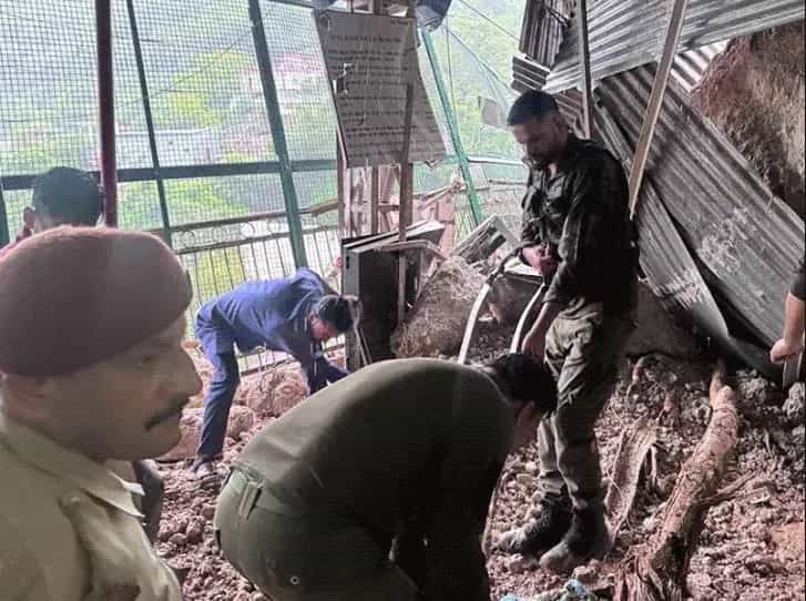 वैष्णो देवी यात्रा मार्ग अर्धकुमारी में लैंडस्लाइड, 5 की मौत : 14 घायल