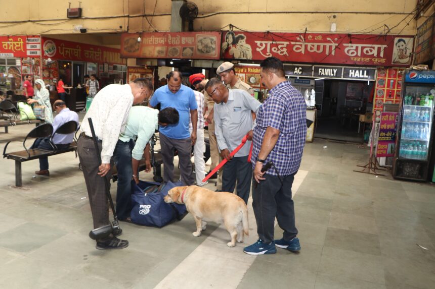 स्वतंत्रता दिवस से पहले जालंधर पुलिस का बस स्टैंड व रेलवे स्टेशनों पर विशेष सर्च ऑपरेशन, 110 जवान तैनात