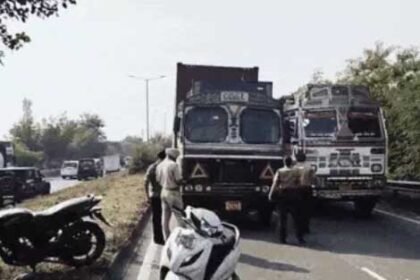 जालंधर : चौगिट्‌टी फ्लाईओवर के पास सड़क हादसे में बाइक सवार युवक गंभीर घायल, टांगें कटीं, ड्राइवर को किया गिरफ्तार