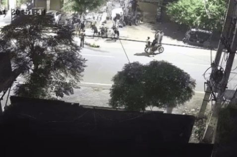 अजनाला से दिल दहला देने वाली वारदात सीसीटीवी में कैद :  पुरानी रंजिश के चलते दो नौजवानों पर बेरहमी से हमला,  एक युवक गंभीर रूप से घायल