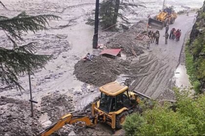 उत्तराखंड में दो दिन में दूसरी बार बादल फटा , 7 लोग लापता : मसूरी में 2500 टूरिस्ट्स फंसे