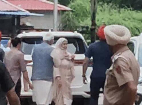 पंजाब के मुख्यमंत्री भगवंत मान दूसरे दिन भी अस्पताल में भर्ती : मां मिलने पहुंचीं,2 दिन और एडमिट रहेंगे