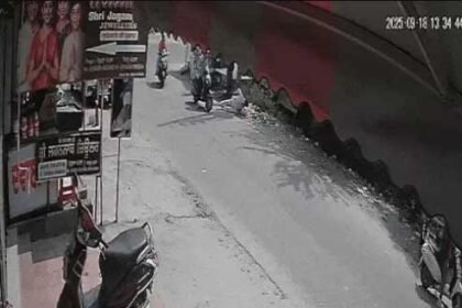 सीसीटीवी में कैद हुआ चौंकाने वाला मामला : जालंधर में पूर्व इंस्पेक्टर की अमृतधारी बुजुर्ग से मारपीट, कार्रवाई की मांग