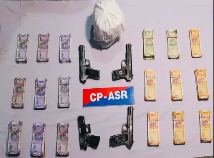 अमृतसर पुलिस ने खुफिया सूचना के आधार पर क्रॉस बॉर्डर तस्करी गिरोह पकड़ा : पाकिस्तान से जुड़े इस तस्करी गिरोह से नशा, हथियार और ड्रग मनी भी जब्त