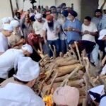 पूर्व सांसद मोहिंदर सिंह केपी के बेटे रिची केपी का अंतिम संस्कार : पिता ने दी मुखाग्नि, फफक पड़े पूर्व सांसद 
