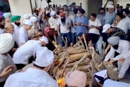 पूर्व सांसद मोहिंदर सिंह केपी के बेटे रिची केपी का अंतिम संस्कार : पिता ने दी मुखाग्नि, फफक पड़े पूर्व सांसद 