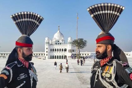 पाकिस्तान में श्रद्धालुओं के लिए खुला गुरुद्वारा करतारपुर साहिब : केंद्र सरकार ने नहीं लिया कॉरिडोर खोलने पर फैसला; पंजाब-सिख संगठनों में नाराजगी
