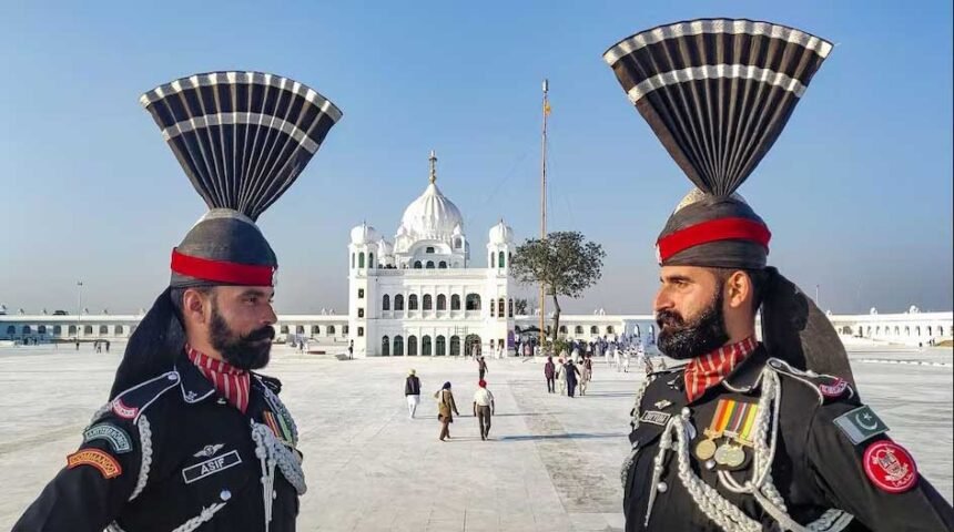 पाकिस्तान में श्रद्धालुओं के लिए खुला गुरुद्वारा करतारपुर साहिब : केंद्र सरकार ने नहीं लिया कॉरिडोर खोलने पर फैसला; पंजाब-सिख संगठनों में नाराजगी