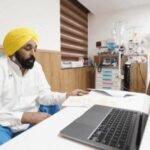 पंजाब सीएम भगवंत मान को अस्पताल से छुट्टी मिली, अस्पताल से बाहर आकर लोगों का हाथ हिलाकर किया अभिवादन 