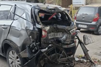 ड्राइविंग सीख रही युवती ने किया एक्सीडेंट : कार बैक करते वक्त पहले हॉकर को कुचला; फिर पूर्व मंत्री कालिया के घर में घुसाई