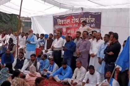 अमृतसर में वाल्मीकि समाज के लोगों ने भंडारी पुल को किया जाम : धार्मिक स्थल पर बेअदबी से नाराज