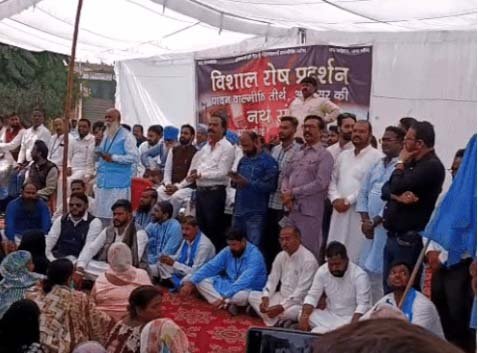 अमृतसर में वाल्मीकि समाज के लोगों ने भंडारी पुल को किया जाम : धार्मिक स्थल पर बेअदबी से नाराज