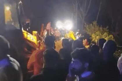 BREAKING NEWS :  हिमाचल के बिलासपुर में प्राइवेट बस पर चट्‌टानें गिरीं, 15 लोगों की मौत; कई लोग मलबे में दबे