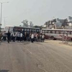 पंजाब रोडवेज और पनबस के कच्चे मुलाजिमों ने किलोमीटर बस योजना के विरोध में किया चक्का जाम : जालंधर बस स्टैंड 2 घंटे रहा बंद