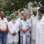 चाइना रोग से खराब हो रही धान की फसल की गिरदावरी की मांग को लेकर डीसी दफ्तर जालंधर पहुंचे किसान