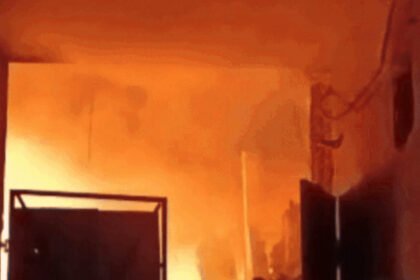 चप्पल फैक्ट्री में पटाखे की चिंगारी से लगी आग: फायर ब्रिगेड की 5 गाड़ियां पहुंची, बुझाने में लगे 3 घंटे