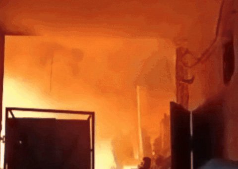 चप्पल फैक्ट्री में पटाखे की चिंगारी से लगी आग: फायर ब्रिगेड की 5 गाड़ियां पहुंची, बुझाने में लगे 3 घंटे