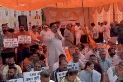 जालंधर में आई लव मोहम्मद विवाद को लेकर हिंदू संगठनों का श्रीराम (कंपनी बाग) चौक में प्रदर्शन : AAP नेता अयूब खान की गिरफ्तारी मांगी