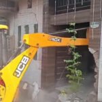 नशा तस्कर भाइयों की अवैध संपत्ति पर चला बुलडोजर, मोगा पुलिस और नगर-निगम की संयुक्त बड़ी कार्रवाई