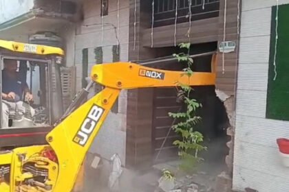 नशा तस्कर भाइयों की अवैध संपत्ति पर चला बुलडोजर, मोगा पुलिस और नगर-निगम की संयुक्त बड़ी कार्रवाई