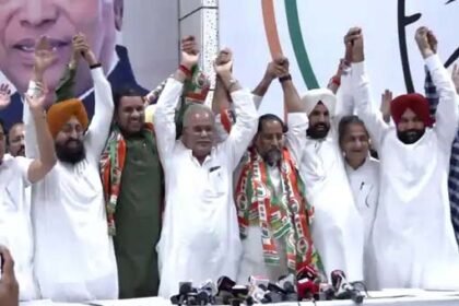 चंडीगढ़ में कांग्रेस प्रभारी भूपेश बघेल और प्रधान वड़िंग के नेतृत्व में शामिल अनिल जोशी ने कांग्रेस का हाथ थामा