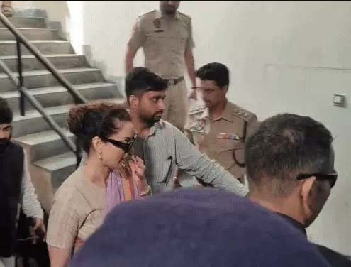 BJP सांसद एवं बॉलीवुड एक्ट्रेस कंगना रनोट की मानहानि केस में बठिंडा कोर्ट में पेशी : सुरक्षा घेरे में ले जाई गईं