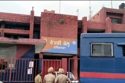 लुधियाना सेंट्रल जेल का असिस्टेंट सुपरिटेंडेंट और दो हवालातियों गिरफ्तार : जेल में LED की बॉडी में छिपाया नशीला पदार्थ, 10 मोबाइल भी बरामद