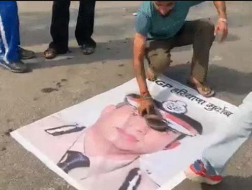 लुधियाना में दलित संगठनों ने जालंधर बाईपास चौक पर ट्रैफिक जाम : प्रदर्शनकारी सड़क पर बैठे; हरियाणा के IPS सुसाइड केस में आरोपियों की गिरफ्तारी की मांग