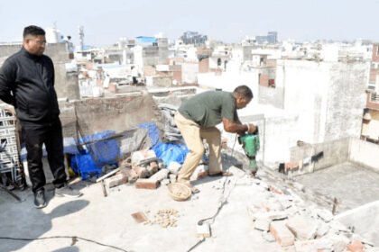 जालंधर में नगर निगम की टीम ने एक कुख्यात मां-बेटी नशा तस्कर गिरोह के घर पर संयुक्त कार्रवाई : अवैध निर्माण को किया ध्वस्त 