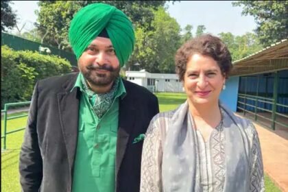 पूर्व क्रिकेटर नवजोत सिद्धू ने फिर पंजाब की सियासत में हलचल मचाई : सिद्धू अचानक प्रियंका गांधी से मिले; पत्नी चुनाव लड़ने का ऐलान कर चुकीं