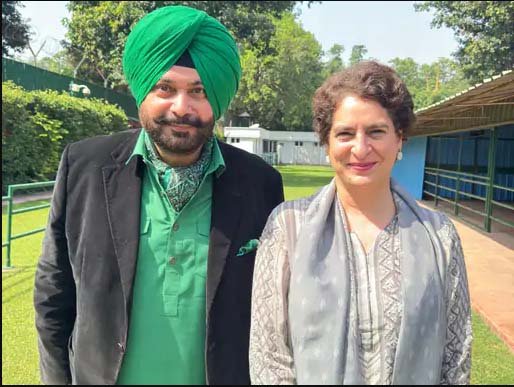 पूर्व क्रिकेटर नवजोत सिद्धू ने फिर पंजाब की सियासत में हलचल मचाई : सिद्धू अचानक प्रियंका गांधी से मिले; पत्नी चुनाव लड़ने का ऐलान कर चुकीं
