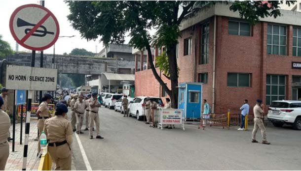 ADGP Suicide : एडीजीपी पूरण कुमार के शव का पोस्टमार्टम शुरू, चंडीगढ़ एसएसपी के साथ PGI पहुंचीं वाई पूरण कुमार की पत्नी