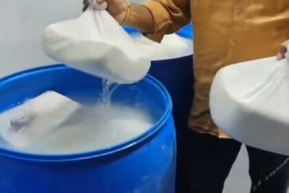 हरियाणा नंबर की गाड़ी से करीब 700 किलो संदिग्ध पनीर जब्त : फूड सेफ्टी टीम ने सैंपल लेकर लैब में भेजा