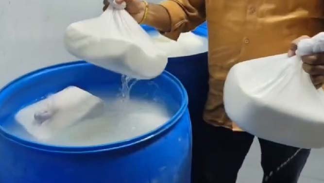 हरियाणा नंबर की गाड़ी से करीब 700 किलो संदिग्ध पनीर जब्त : फूड सेफ्टी टीम ने सैंपल लेकर लैब में भेजा