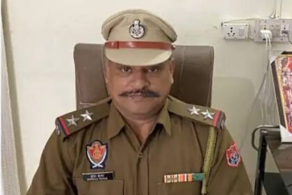 सेक्सुअल हैरासमेंट मामले में SHO भूषण की पत्नी-बेटा आए सामने : बोले- महिला रेप केस सैटल करने के मांग रही थी 5 लाख, न देने पर फंसाया; रिकॉर्डिंग सुनाई