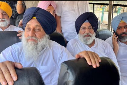 तरनतारन उपचुनाव: शिअद उम्मीदवार सुखविंदर कौर रंधावा की बेटी और दामाद पर केस, विरोध में शिअद प्रधान सुखबीर बादल ने दिया धरना