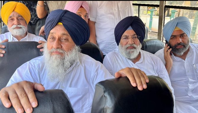 तरनतारन उपचुनाव: शिअद उम्मीदवार सुखविंदर कौर रंधावा की बेटी और दामाद पर केस, विरोध में शिअद प्रधान सुखबीर बादल ने दिया धरना