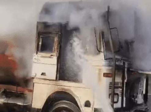 फगवाड़ा के नेशनल हाईवे पर एक केमिकल टैंकर में आग : ड्राइवर की सतर्कता से बड़ा हादसा टला