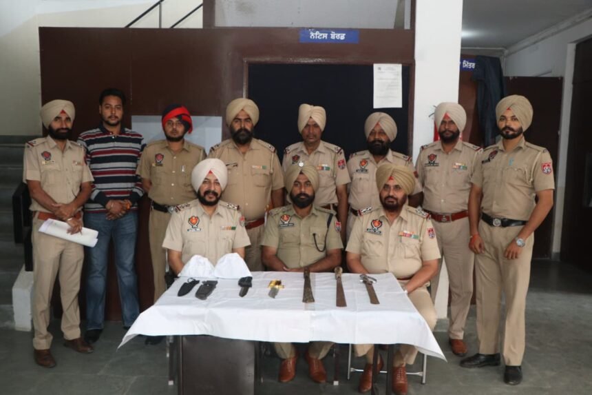 जालंधर पुलिस की बड़ी कार्रवाई : 150 ग्राम गांजा सहित 2 तस्कर गिरफ्तार, 15 युवक नशा करते रंगे हाथों काबू