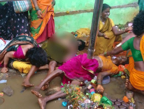 आंध्र प्रदेश के वेंकटेश्वर मंदिर में एकादशी के दौरान भगदड़ मचने से 9 लोगों की मौत : मृतकों में ज्यादातर महिलाएं; ज्यादा भीड़ से रेलिंग गिरी