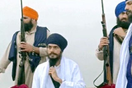 पंजाब के खडूर साहिब से खालिस्तान समर्थक सांसद अमृतपाल सिंह को झटका :  सुप्रीम कोर्ट का सुनवाई से इनकार, कहा- पहले हाईकोर्ट जाएं; NSA लगाने का विरोध किया था