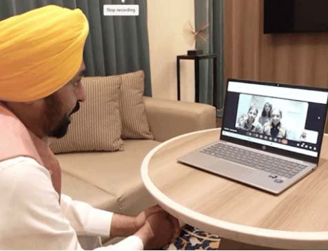 CM मान ने कैप्टन हरमनप्रीत से पूछा-ट्रॉफी पंजाब नहीं लाई जा सकती, गेड़ी लगवानी है: कैप्टन हरमनप्रीत से की बात, बोले- कैच पकड़कर तारीख नहीं, इतिहास बदला