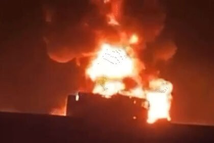 मक्का से मदीना जा रहे 42 भारतीयों की सड़क हादसे में मौत : बस डीजल टैंकर से टकराकर जली, मृतकों में 20 महिलाएं और 11 बच्चे