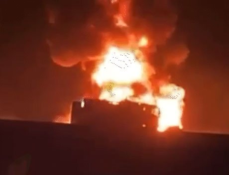 मक्का से मदीना जा रहे 42 भारतीयों की सड़क हादसे में मौत : बस डीजल टैंकर से टकराकर जली, मृतकों में 20 महिलाएं और 11 बच्चे