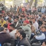 जालंधर नगर-निगम के सफाई कर्मचारियों का ठेका सिस्टम के खिलाफ प्रदर्शन खत्म : मेयर विनीत धीर ने दिया आश्वासन, कहा-पंजाब सरकार के आगे कर्मचारियों की दिक्कतों को रखा जाएगा