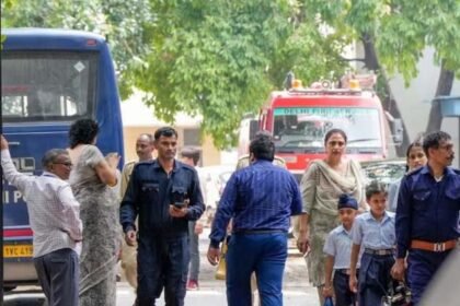 लाल किला ब्लास्ट के बाद दिल्ली में फिर मचा हड़कंप : साकेत कोर्ट को उड़ाने की धमकी;  भारी संख्या में पुलिस बल तैनात, खाली कराया कोर्ट परिसर