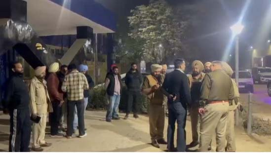 फिरोजुपर में RSS नेता हत्या मामले में मास्टरमाइंड पुलिस मुठभेड़ में जख्मी :आरिफके रोड पर पकड़ा, आरोपी ने  चलाई गोली, पुलिस की गाड़ी के शीशे में लगी