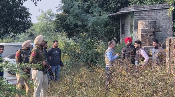 मोहाली में पुलिस और लॉरेंस बिश्नोई गैंग के चार शूटरों के बीच मुठभेड़ : दो को गोली लगी, गोला-बारूद बरामद