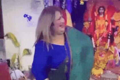 काली माता की मूर्ति के सामने चिकनी चमेली गीत पर ठुमके लगाती हुई महिला : सैंडल पहनकर नाची; हिंदू संगठन भड़के