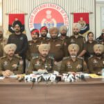 पुलिस ने मां-बेटी से गैंगरेप के मामले में आरोपियों को अनोखे ढंग से किया गिरफ्तार:  पुलिस बनी डॉक्टर-कंपाउंडर, लगाया मेडिकल कैंप, चेकअप करते फोटो खींचे, पहचान होते ही दबोचे